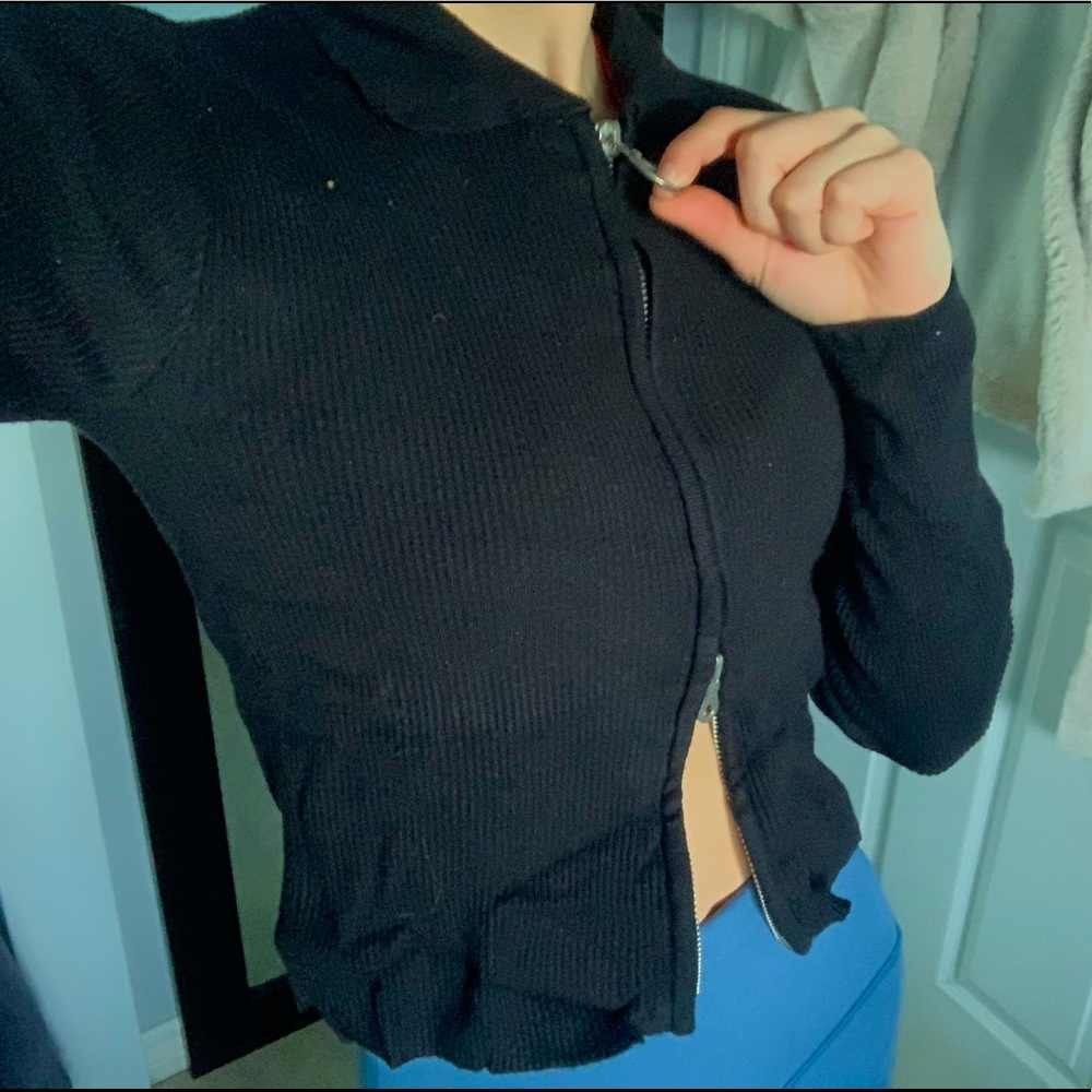 Collared double zipper cropped long sleeve
